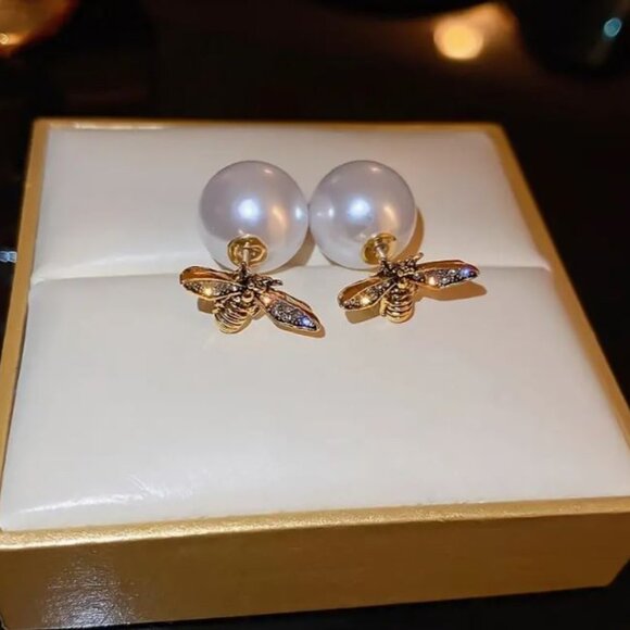 NEW French Gold Bee and Pearl Front to Back Stud Earrings - Picture 3 of 5
